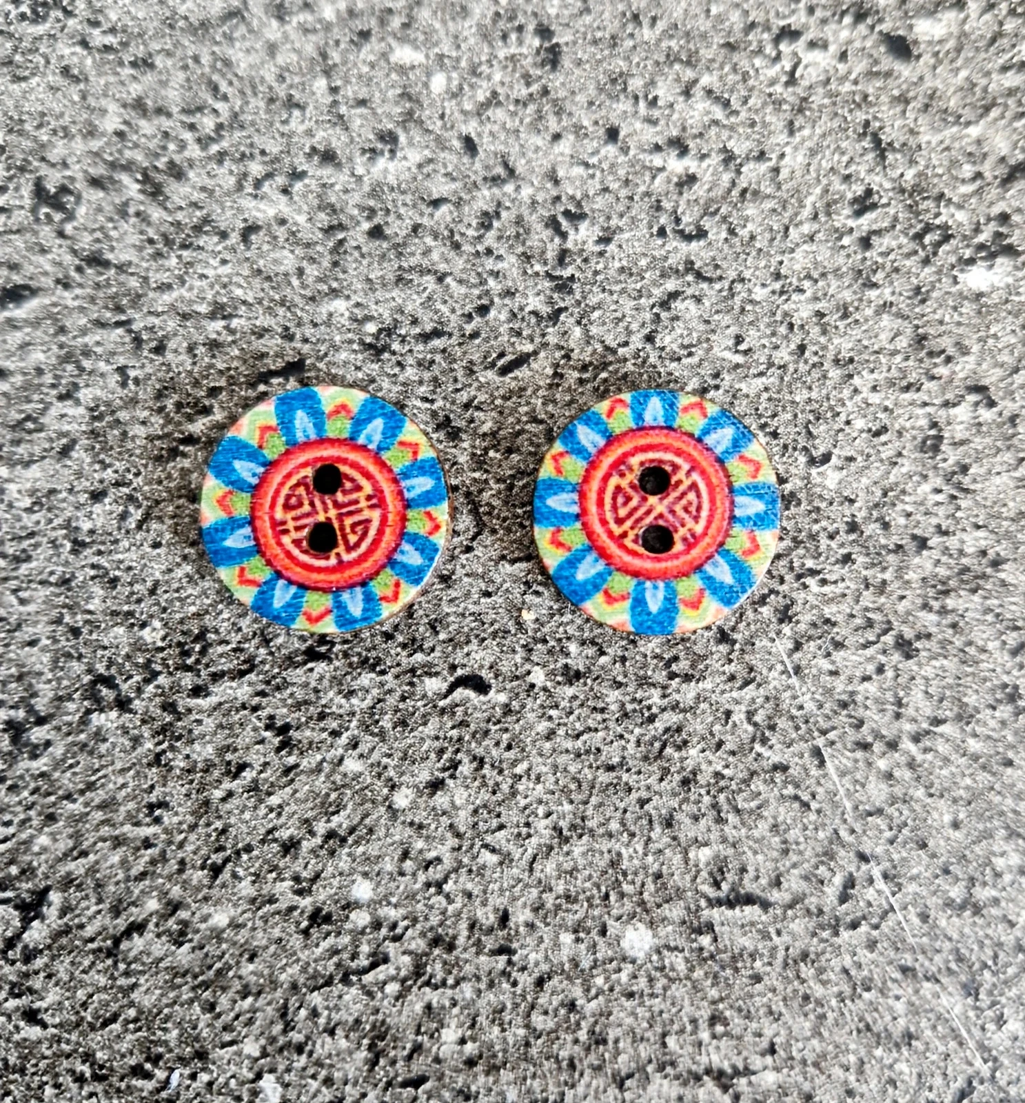 Lot de 2 boutons en bois vintage